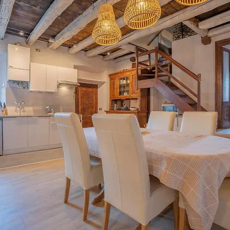 Julia's Nella Piazza Principale Apartment *