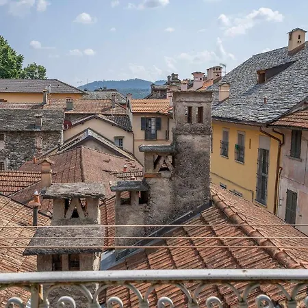 Julia's Nella Piazza Principale * Orta San Giulio