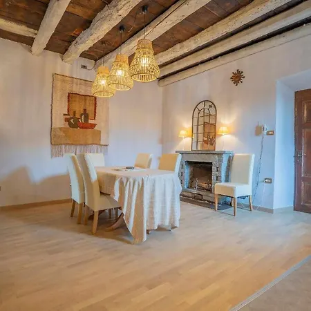 Julias Nella Piazza Principale Apartament