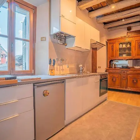 Julia's Nella Piazza Principale *