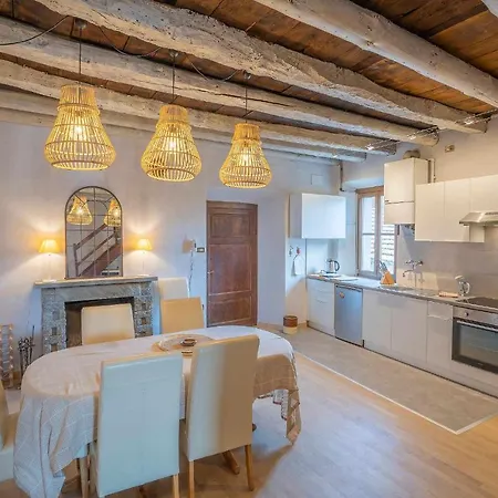 Julia's Nella Piazza Principale Apartment