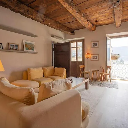 Julia's Nella Piazza Principale * Orta San Giulio