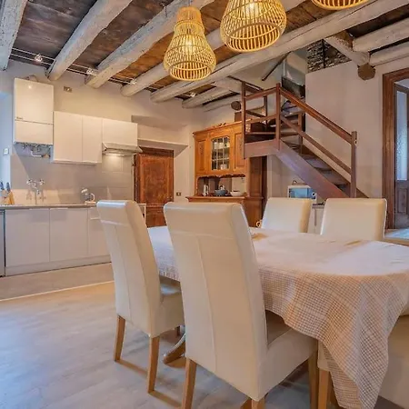 Julia's Nella Piazza Principale