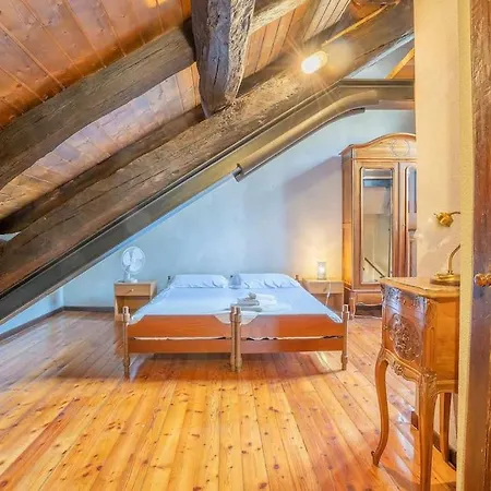 Julia's Nella Piazza Principale Apartment Orta San Giulio