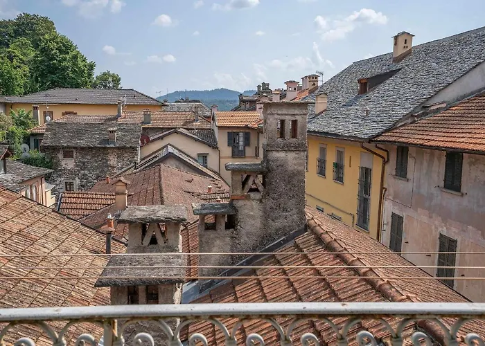 Julia's Nella Piazza Principale * Orta San Giulio